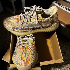 Adidas Yeezy Boost 350 v2 MX Oat. Size 9 men’s. Worn but in great condition.
